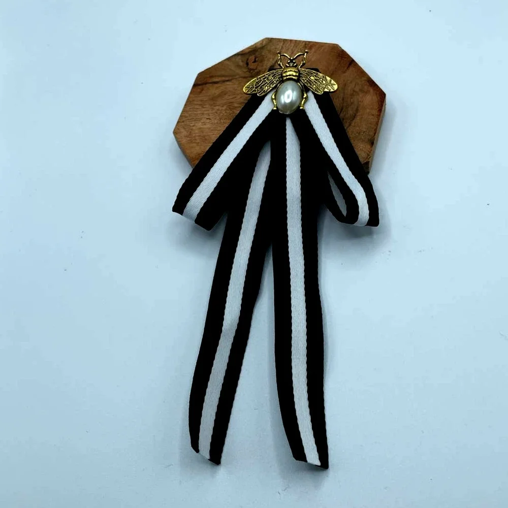 RETRO Pearl Bee Brooches Insect women Bow Ribbon shirt Collar Pins